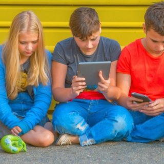 Achtung vor übermäßigem Social-Media-Konsum bei Jugendlichen: Neue Studie zeigt alarmierende Zahlen und Folgen!
