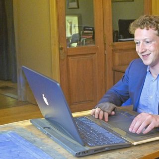 Vom College-Projekt zum Milliarden-Unternehmen: Die unglaubliche Geschichte von Mark Zuckerberg und Facebook, die du noch nicht kanntest!