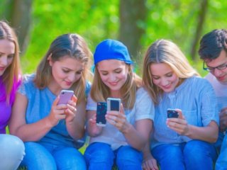 Massive Rückgänge bei WhatsApp und YouTube: Neue Top-Plattform BeReal auf dem Vormarsch! Jugend-Internet-Monitor 2024