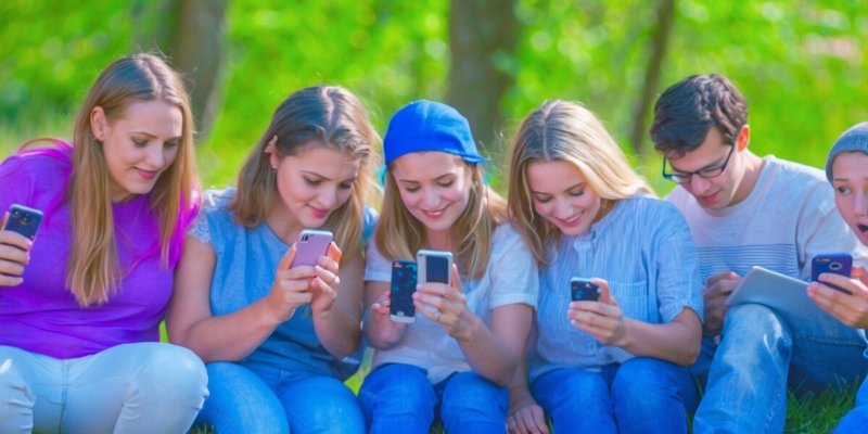 Massive Rückgänge bei WhatsApp und YouTube: Neue Top-Plattform BeReal auf dem Vormarsch! Jugend-Internet-Monitor 2024