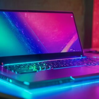 Entdecke die schlanken Gaming-Laptops, die PC-Leistung übertreffen