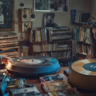 Plattenspieler-Panik: Wie Teenager die Vinyl-Kunst ruinieren!